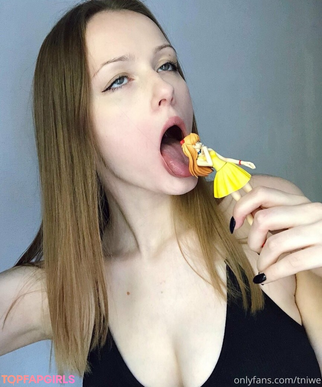 Foto desnuda filtrada de OnlyFans de Tniwe #2411