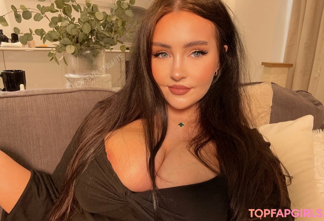 Foto desnuda filtrada de OnlyFans de Evelyn White #347