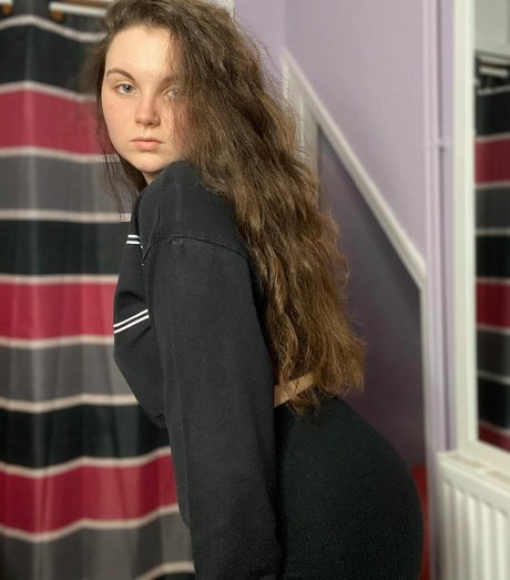 Bustybritishbrunette