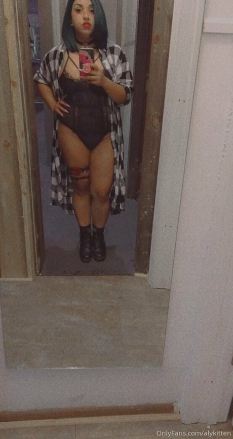 Foto desnuda filtrada de OnlyFans de Raeraejiggles