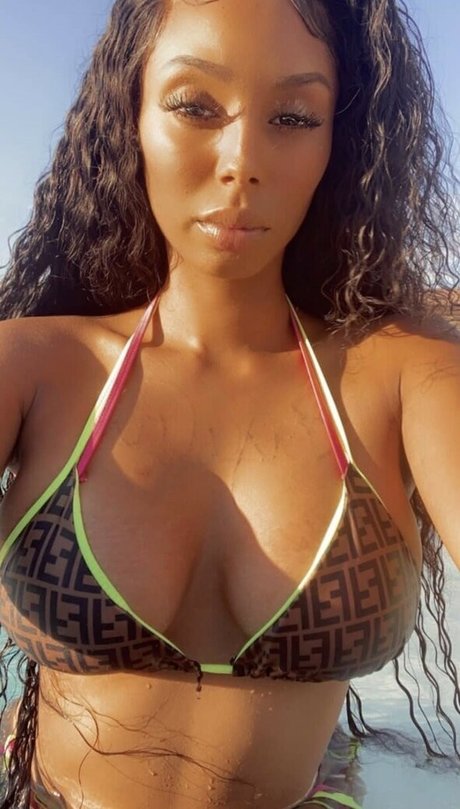 Foto desnuda filtrada de OnlyFans de Royalty24kt