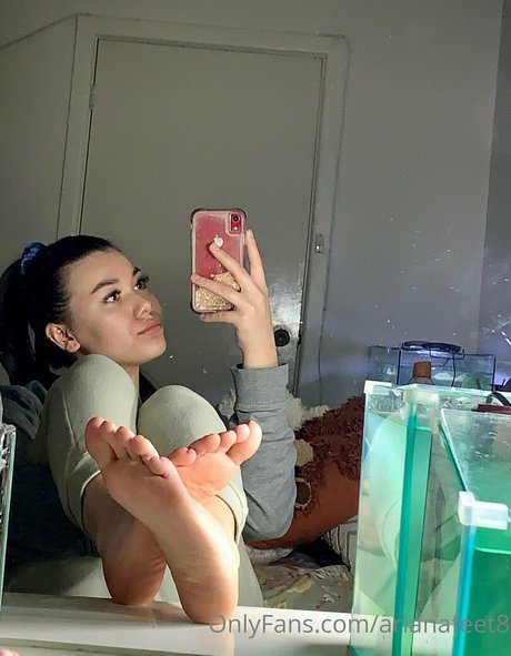 Arianafeet8