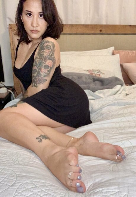 Kimkissesfootgoddess