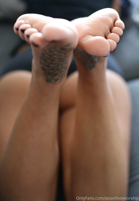 Asianfootworship