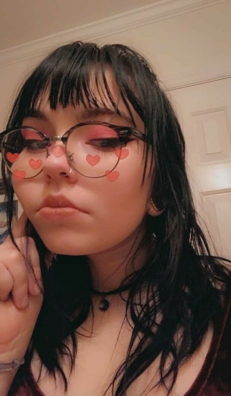 Foto desnuda filtrada de OnlyFans de Beelzebubsuwu