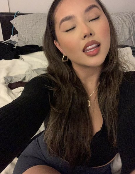 Gisselle Next Door
