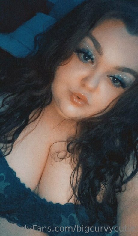 Bigcurvycutie