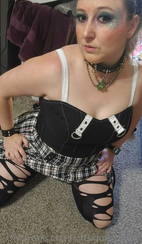 Kittygoesb00m