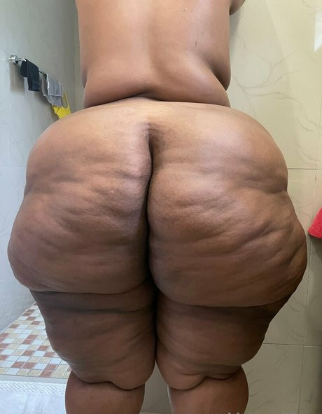 Foto desnuda filtrada de OnlyFans de South African Thick