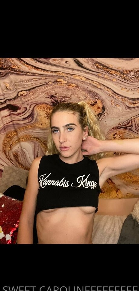 Foto desnuda filtrada de OnlyFans de Curveswithcaroline