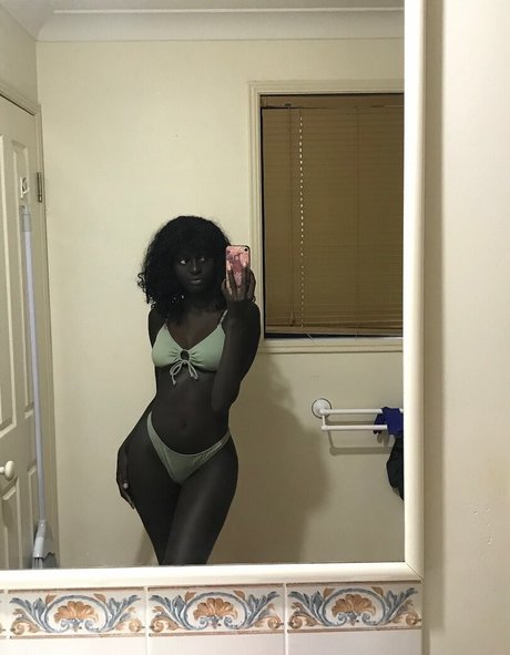 Foto desnuda filtrada de OnlyFans de Anyang Deng