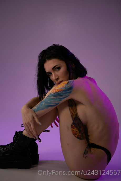 Foto desnuda filtrada de OnlyFans de Mika Davis
