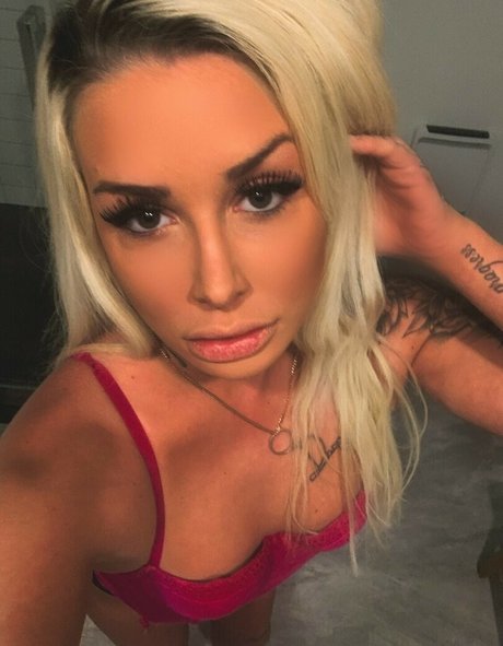 Foto desnuda filtrada de OnlyFans de Elodie Baillargeon Roy