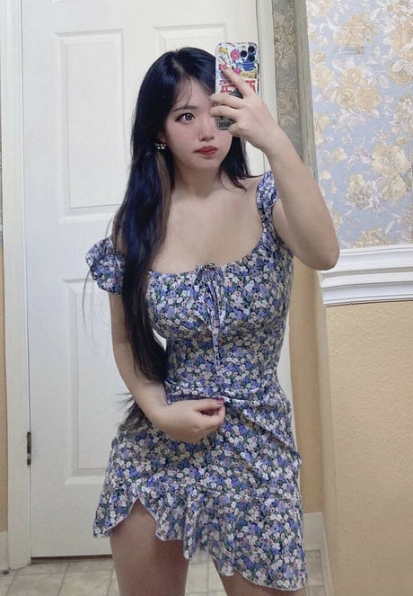 Foto desnuda filtrada de OnlyFans de Smolmikuu