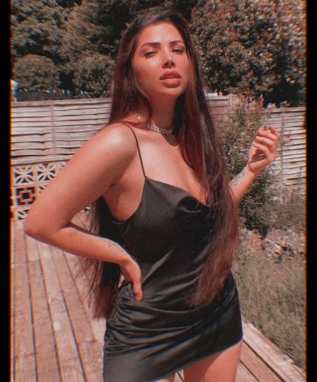 Mizz Ellaa Asmr