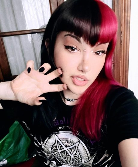 Foto desnuda filtrada de OnlyFans de Draculonaa