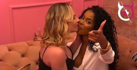Foto desnuda filtrada de OnlyFans de Girls Kissing