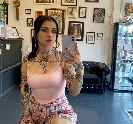 Foto desnuda filtrada de OnlyFans de Intoxifyingflxwers