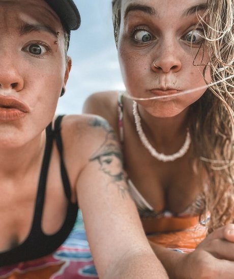 Foto desnuda filtrada de OnlyFans de Halieeandkendra