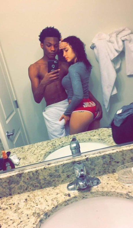Foto desnuda filtrada de OnlyFans de Ash Kaash