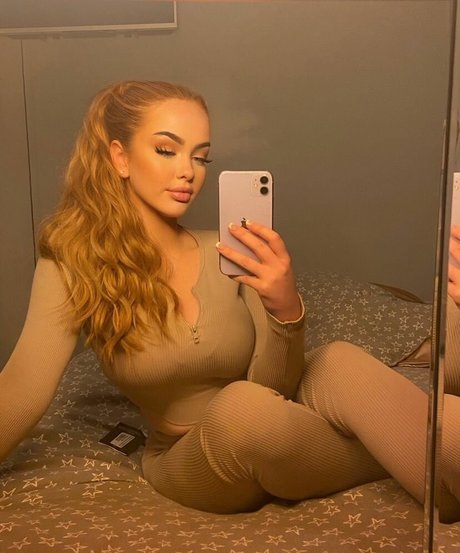 Foto desnuda filtrada de OnlyFans de Neave Dare