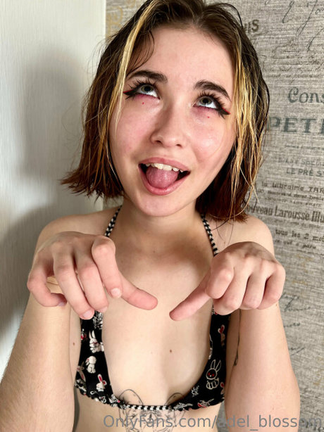 Foto desnuda filtrada de OnlyFans de Adel Blossom