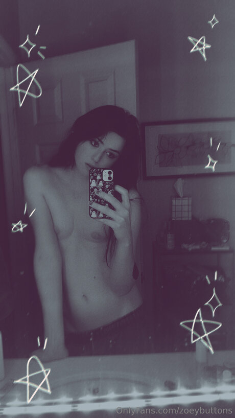 Foto desnuda filtrada de OnlyFans de Zoeybuttons