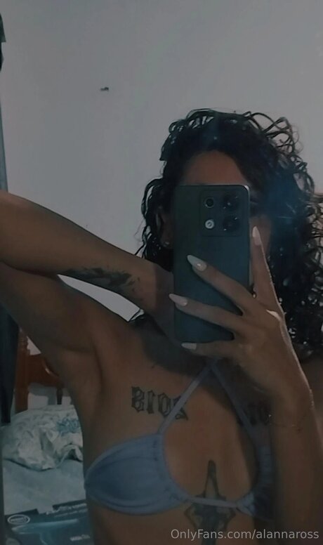 Foto desnuda filtrada de OnlyFans de Alannaross
