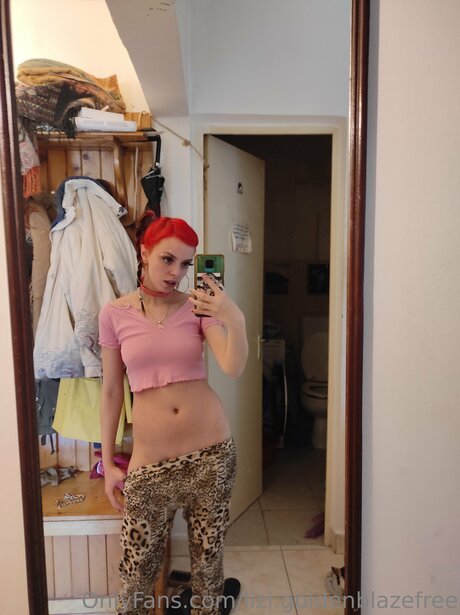 Foto desnuda filtrada de OnlyFans de Lizi Goldenblazefree