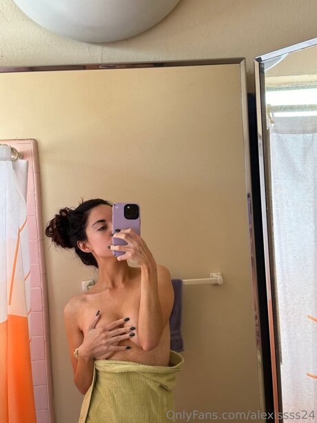 Foto desnuda filtrada de OnlyFans de Alexissss24