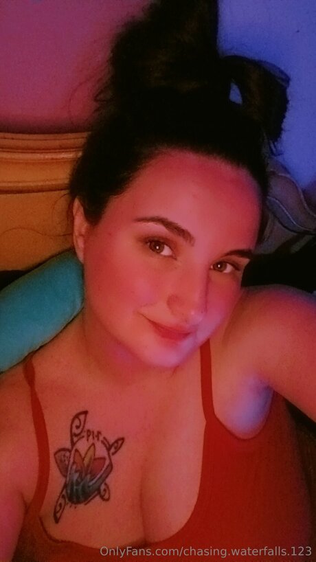 Foto desnuda filtrada de OnlyFans de Chasing Waterfalls 123