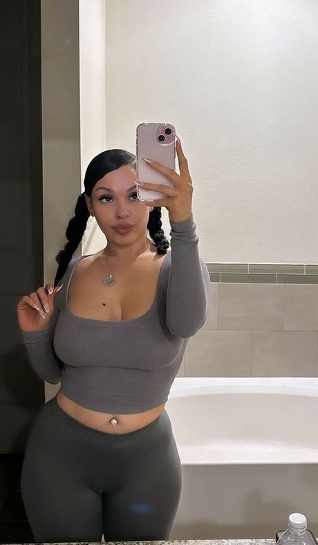 Foto desnuda filtrada de OnlyFans de Damndashaa