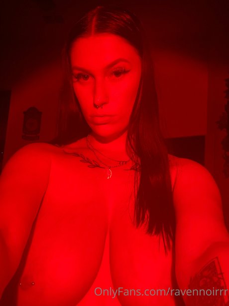 Foto desnuda filtrada de OnlyFans de Ravennoirrr