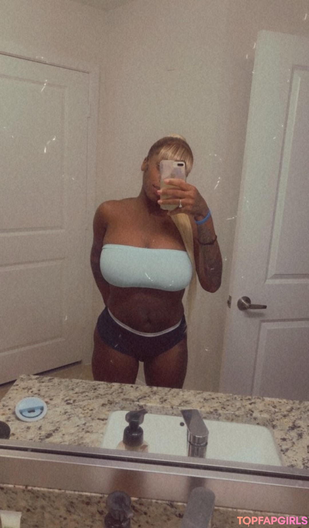 Foto desnuda filtrada de OnlyFans de Barbie Bugatti #1122