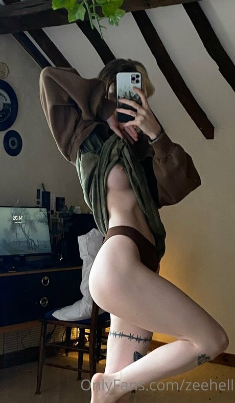 Foto desnuda filtrada de OnlyFans de Zeehell