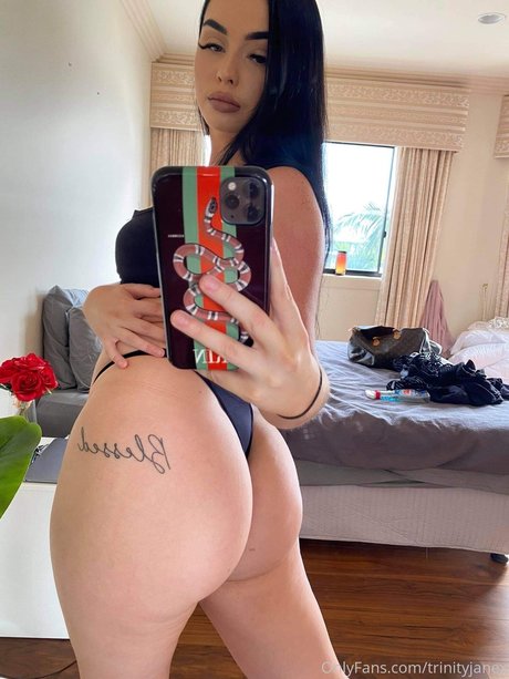 Foto desnuda filtrada de OnlyFans de Trinity Jane