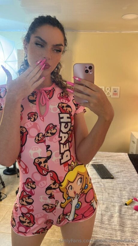 Foto desnuda filtrada de OnlyFans de Mariiahneedless