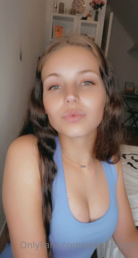 Foto desnuda filtrada de OnlyFans de Selina Kyle