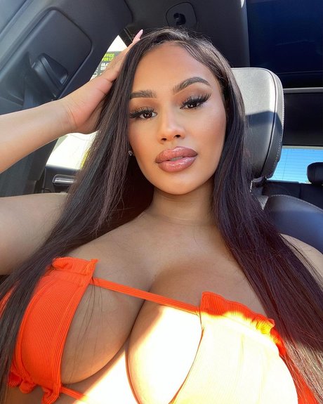 Foto desnuda filtrada de OnlyFans de Elisa Saraii