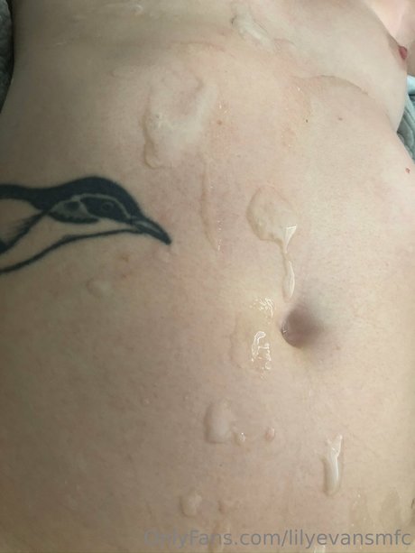 Foto desnuda filtrada de OnlyFans de Lily Evans