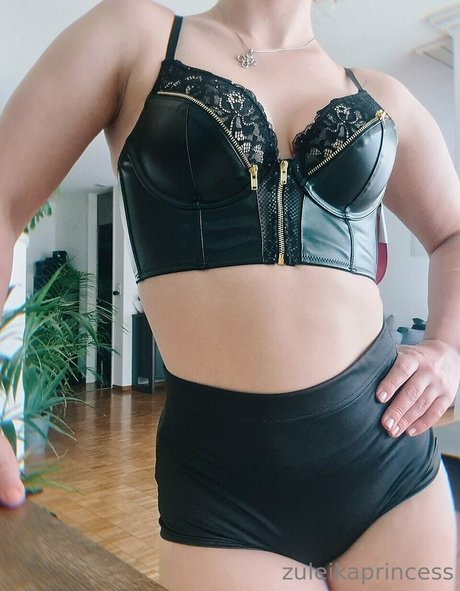 Foto desnuda filtrada de OnlyFans de Zuleikaprincess