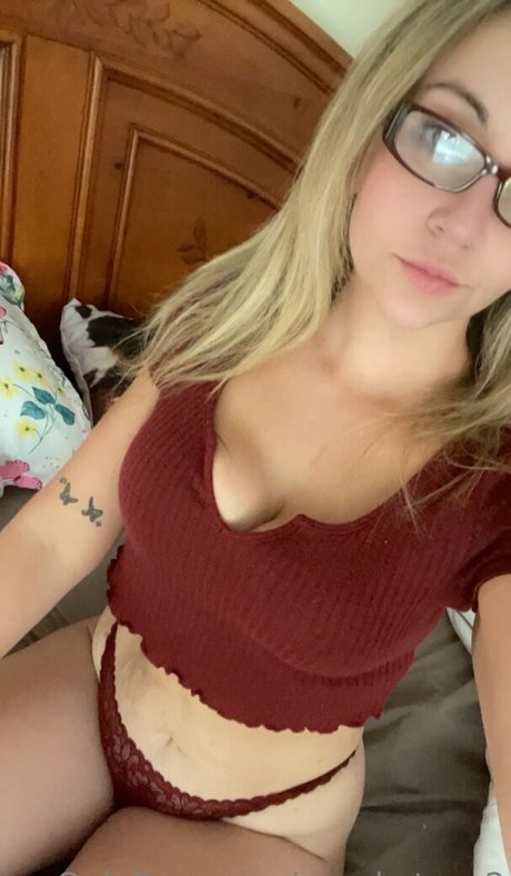Zoeykatexo2