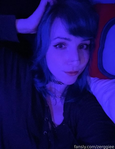 Foto desnuda filtrada de OnlyFans de Zerggiee