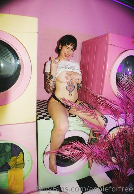 Foto desnuda filtrada de OnlyFans de Anisa Jomha