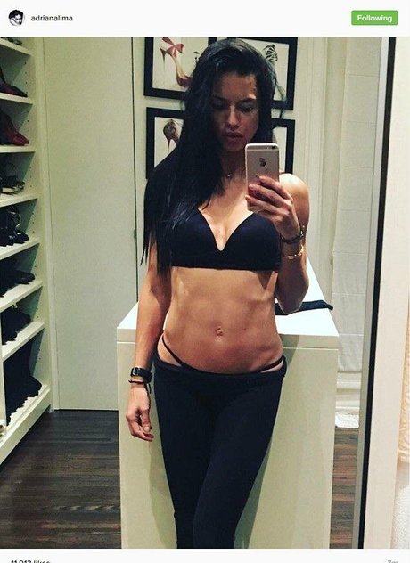 Foto desnuda filtrada de OnlyFans de Adriana Lima