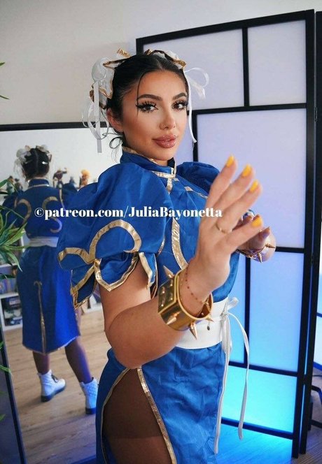 Julia Bayonetta