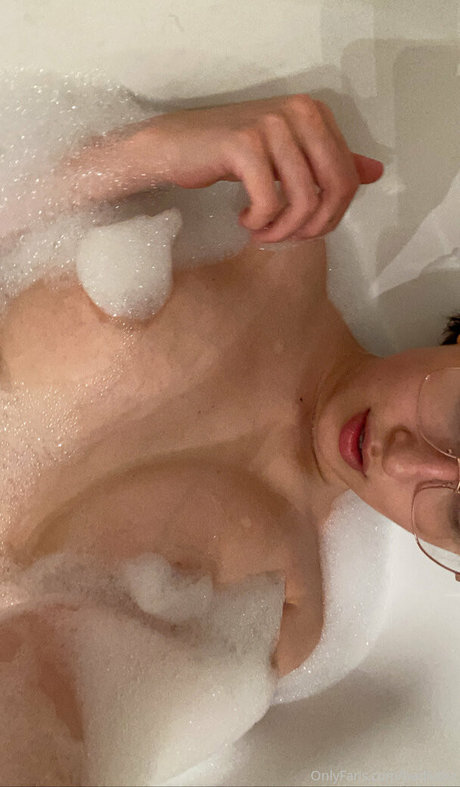 Foto desnuda filtrada de OnlyFans de Trinadest Elisa