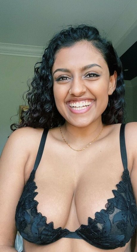 Foto desnuda filtrada de OnlyFans de Yamini Nambimadom