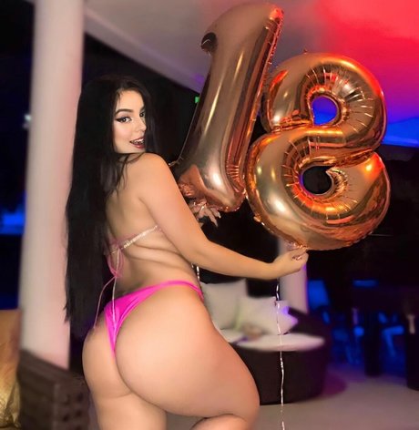 Bella Angel Dezoitou