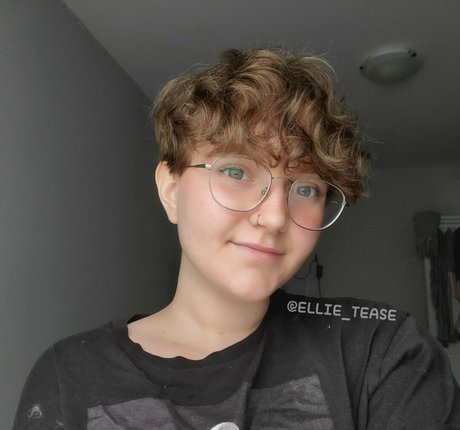 Ellie_teases